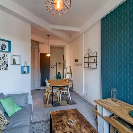 Lovely 2 Bedroom In With Balcony *