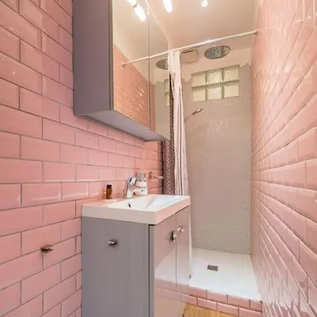 Lovely 2 Bedroom In With Balcony * Nice