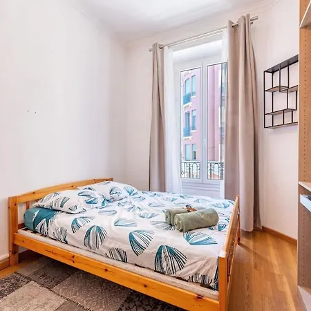 Lägenhet Lovely 2 Bedroom In With Balcony