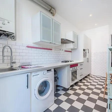 Apartment Lovely 2 Bedroom In With Balcony *