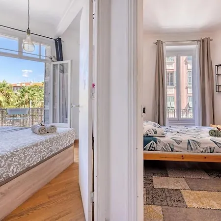 Lovely 2 Bedroom In With Balcony *