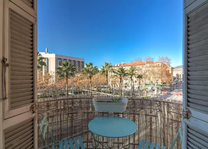 Apartment Lovely 2 Bedroom In With Balcony Nizza