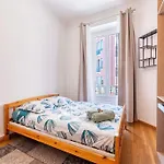 アパート Lovely 2 Bedroom In With Balcony