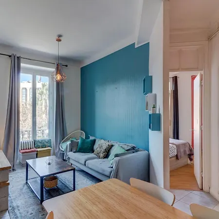 アパート Lovely 2 Bedroom In With Balcony