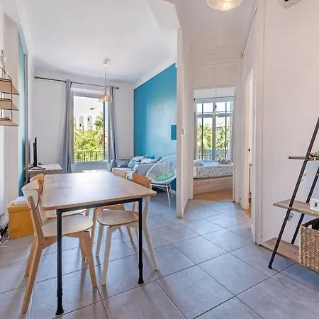 Lovely 2 Bedroom In With Balcony アパート *