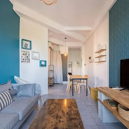 アパート Lovely 2 Bedroom In With Balcony ニース