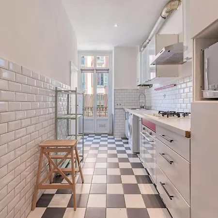 Апартаменты Lovely 2 Bedroom In With Balcony *