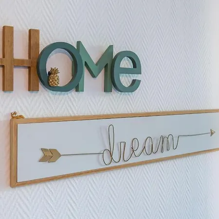 Апартаменты Lovely 2 Bedroom In With Balcony Ницца