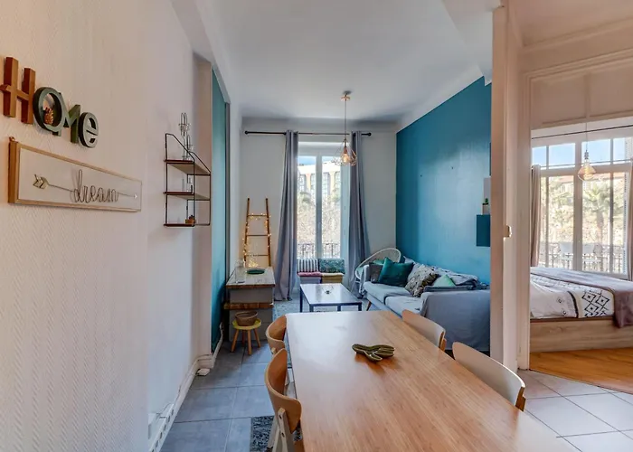 Appartement Lovely 2 Bedroom In With Balcony