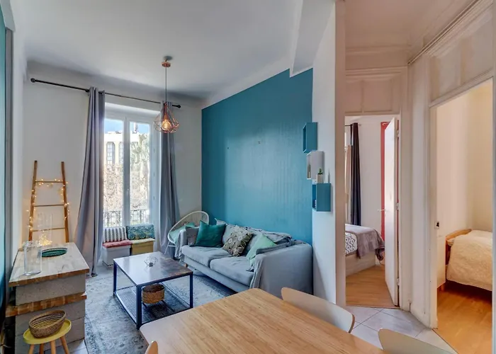 Appartement Lovely 2 Bedroom In With Balcony