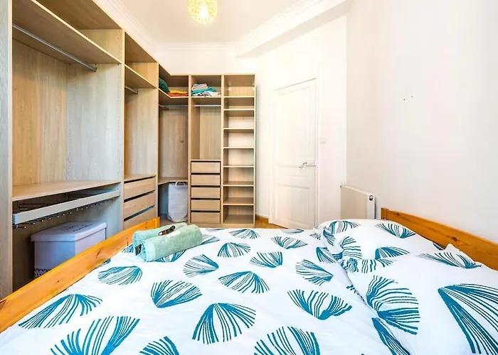 Lovely 2 Bedroom In With Balcony Nice