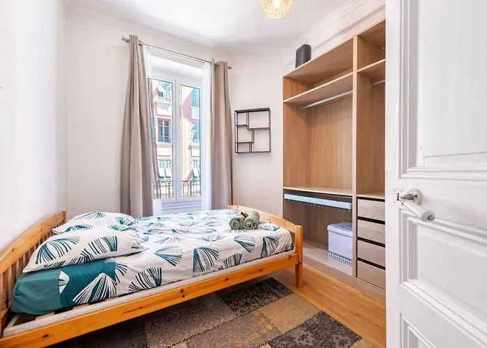 Lovely 2 Bedroom In With Balcony * Nice