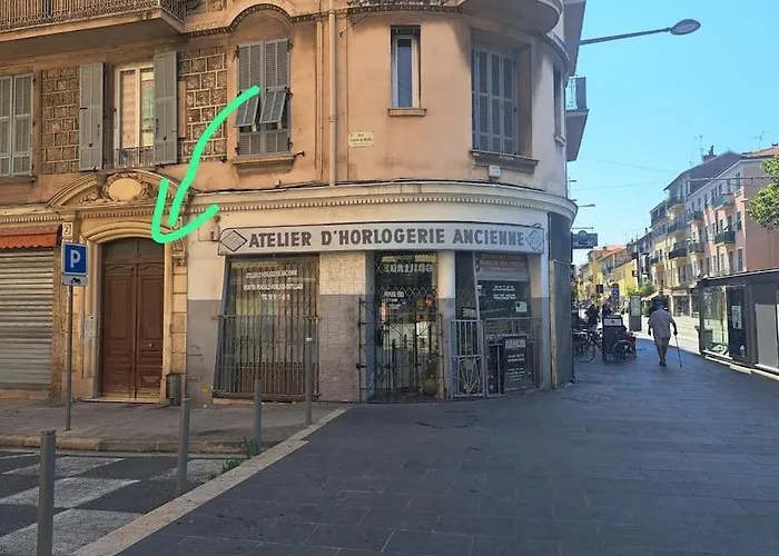 Lovely 2 Bedroom In With Balcony *