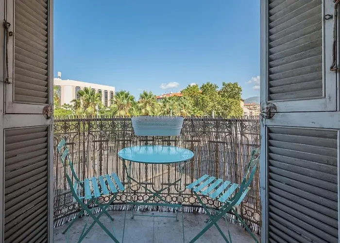 Lovely 2 Bedroom In With Balcony Appartement *