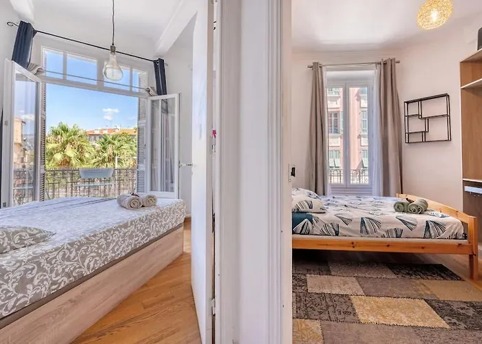 Lovely 2 Bedroom In With Balcony *